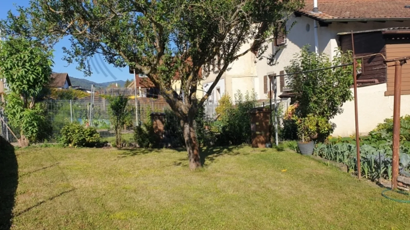 Ideally located in the heart of the village close to amenities - Photo 10 of 20