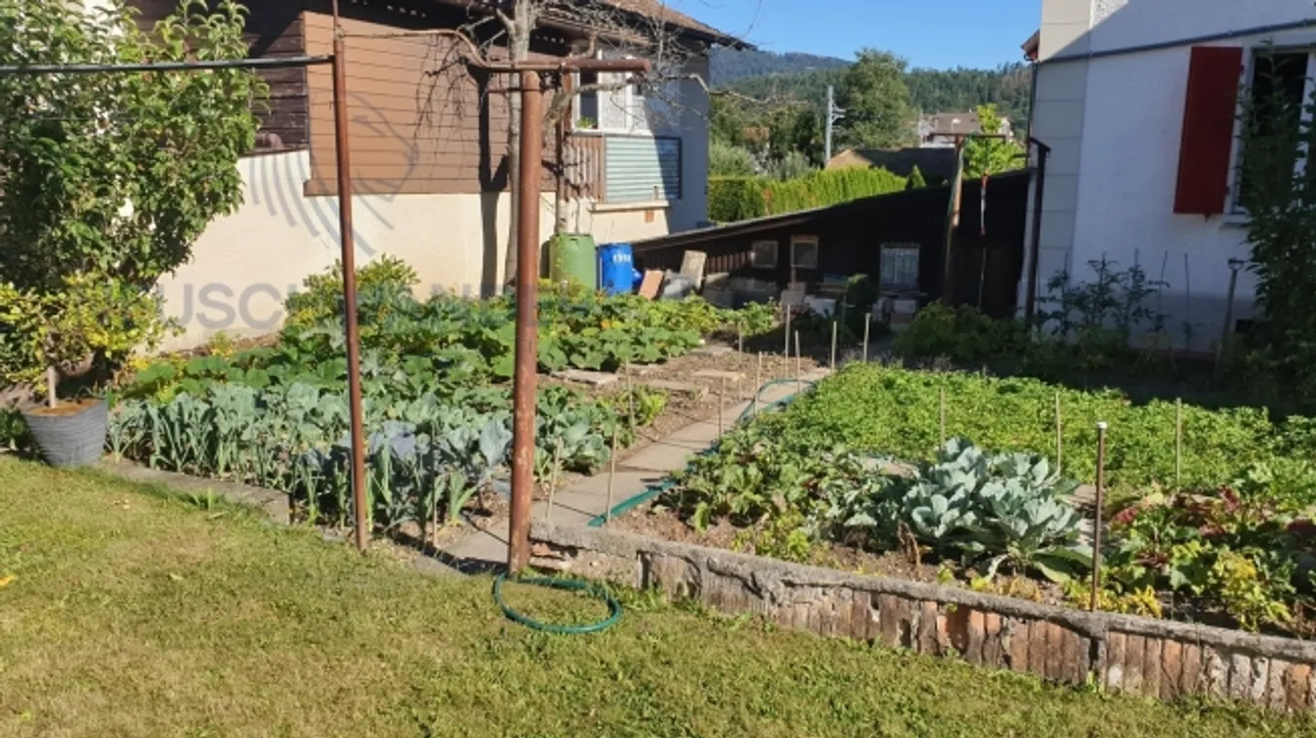 Ideally located in the heart of the village close to amenities - Photo 11 of 20