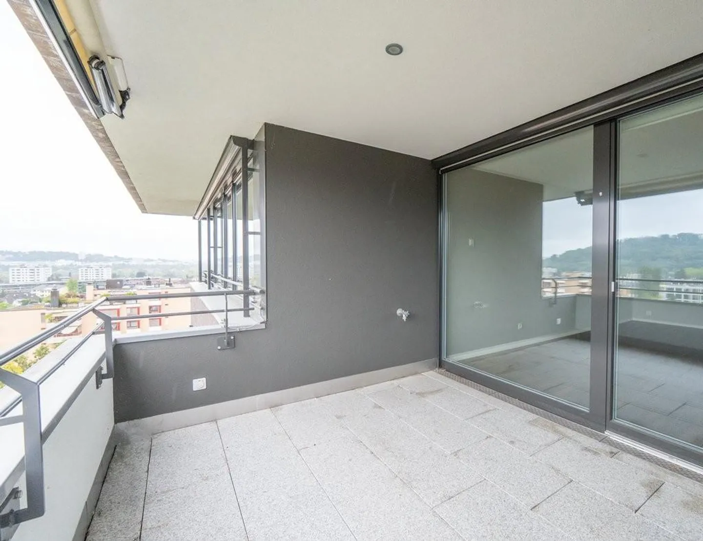 Attractive penthouse apartment with stunning views - Photo 10 of 11