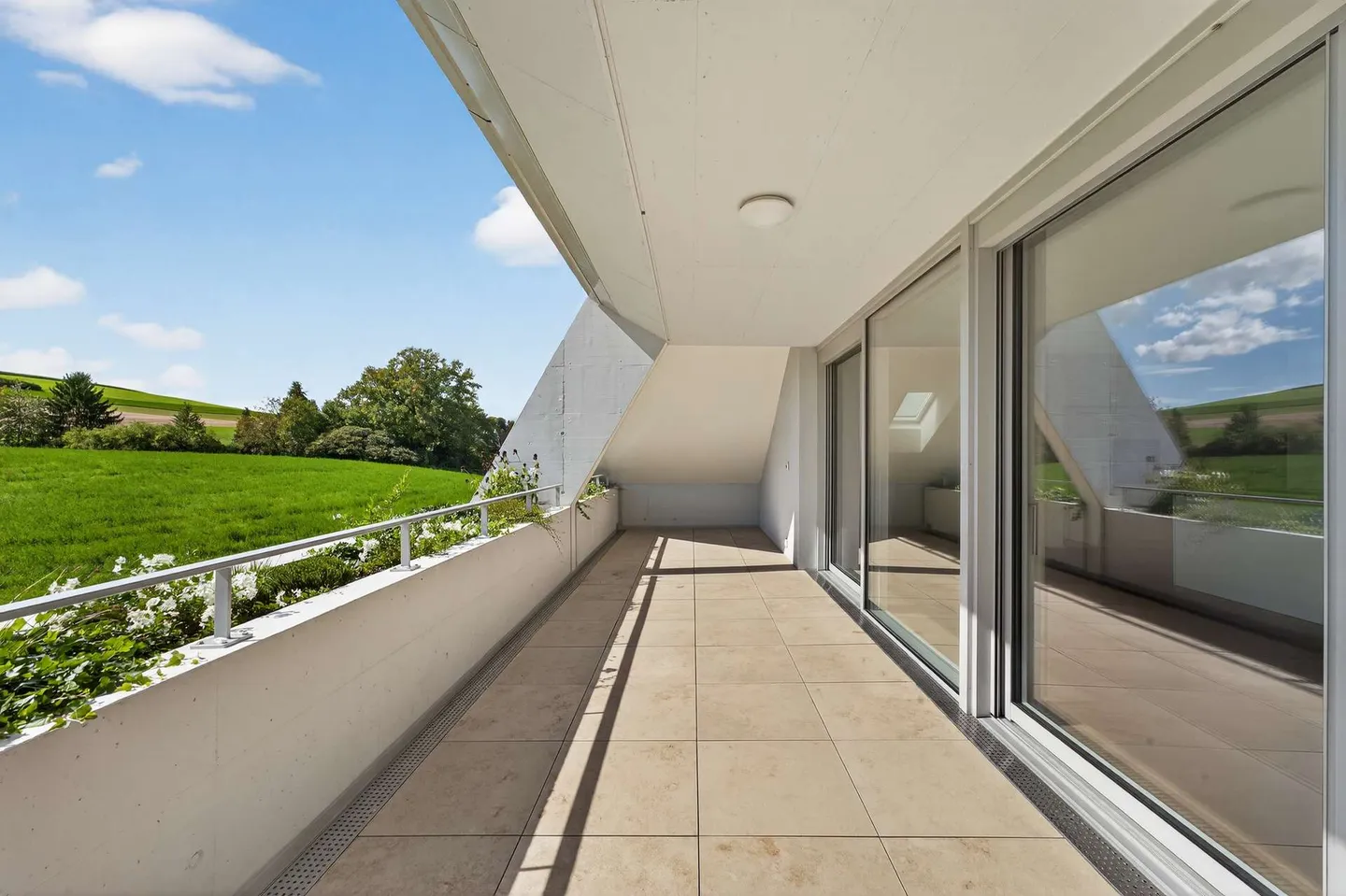 Maisonette moderna con terrazze - Foto 1 di 13