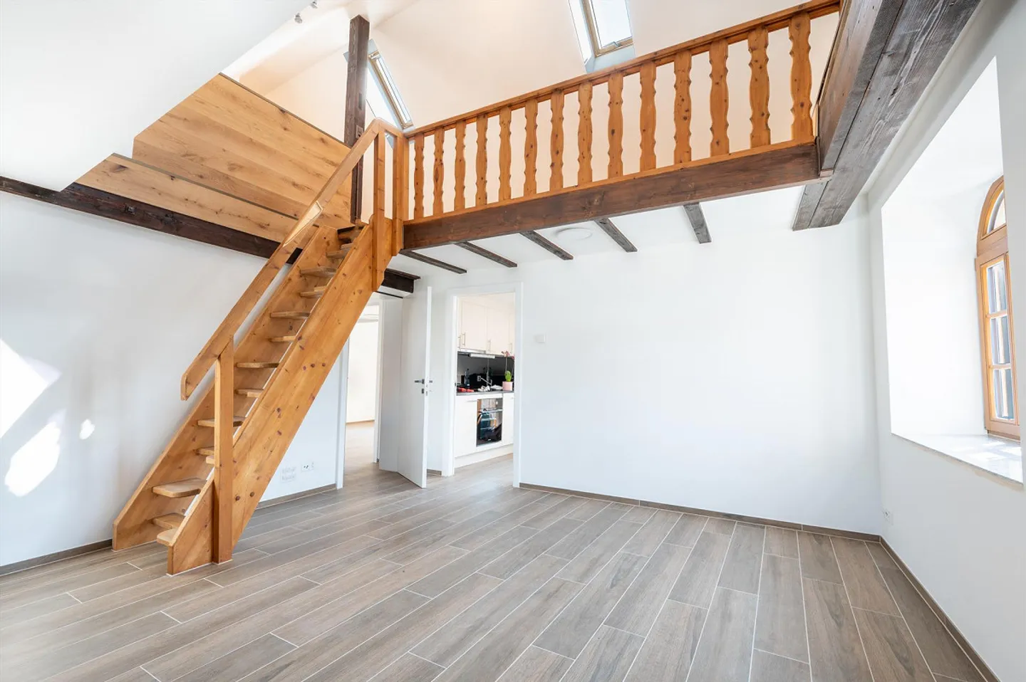 Ruhig am Mettauerbach: 3.5-Zi.-Maisonette mit Terrasse im kernsanierten Altbau - Foto 1 von 11