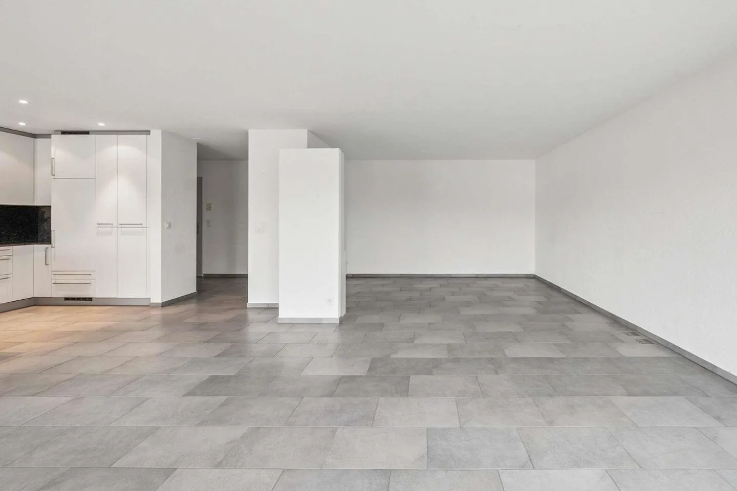 Appartement spacieux et lumineux de 2,5 pièces dans le calme de Dachsen... - Photo 4 sur 10