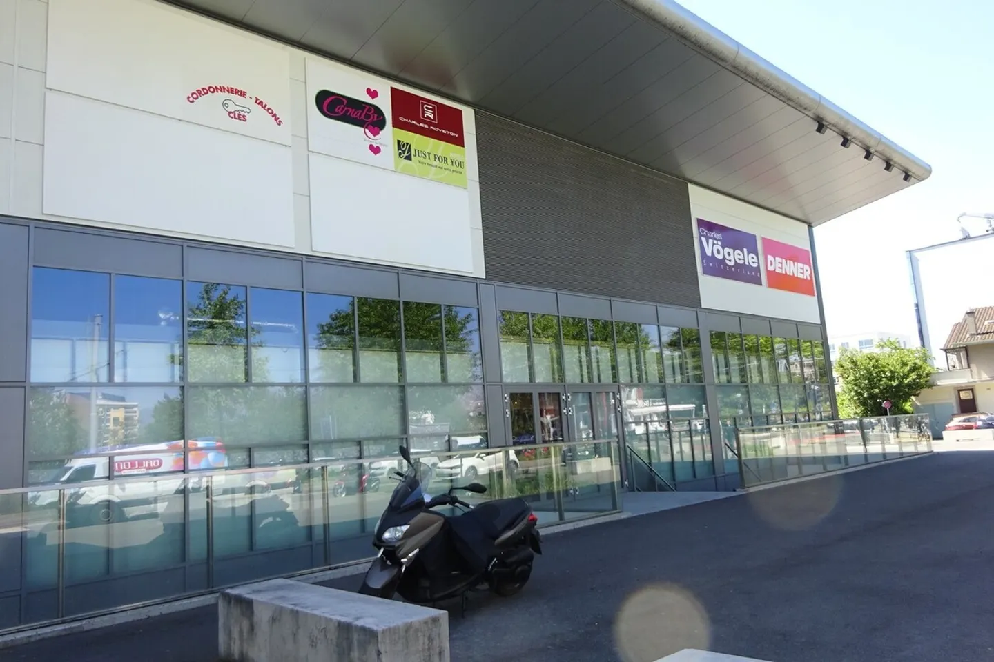 superficie di 166 m2 nel centro commerciale Lancy Centre - Foto 2 di 8