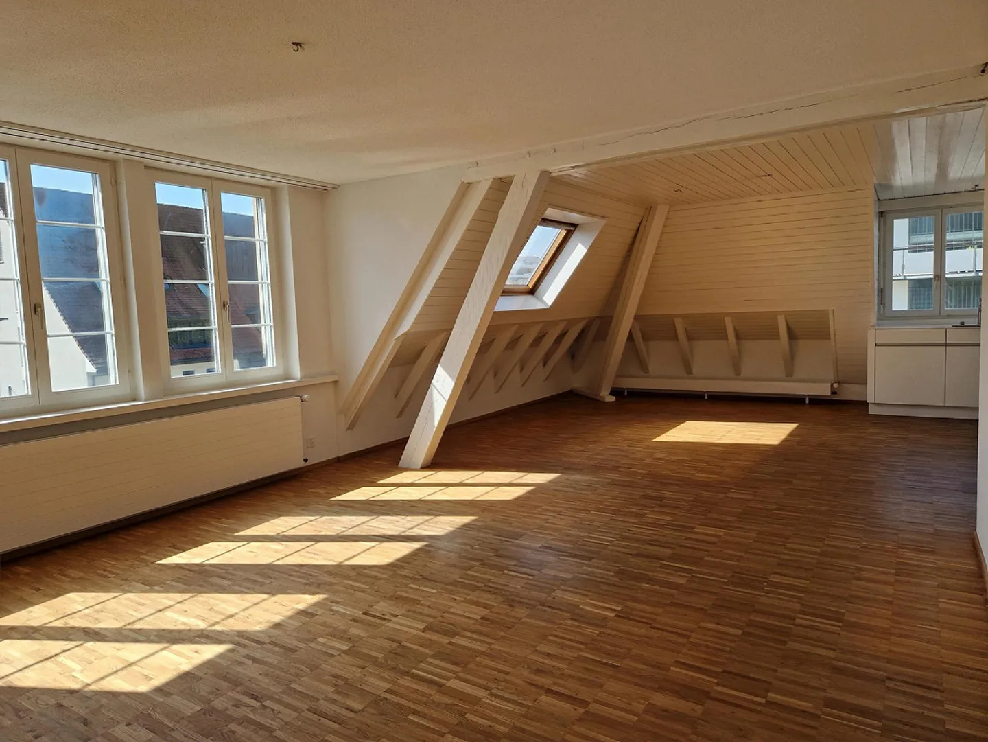 Charmante Dachwohnung - Foto 3 von 7