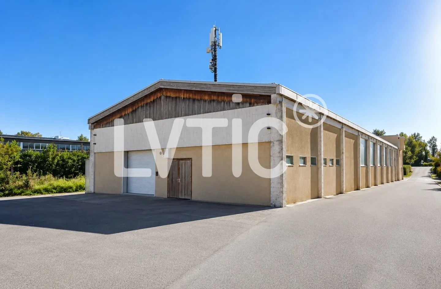 Capannone, deposito di 1240 m2 in affitto a Saint-Sulpice - Foto 1 di 7