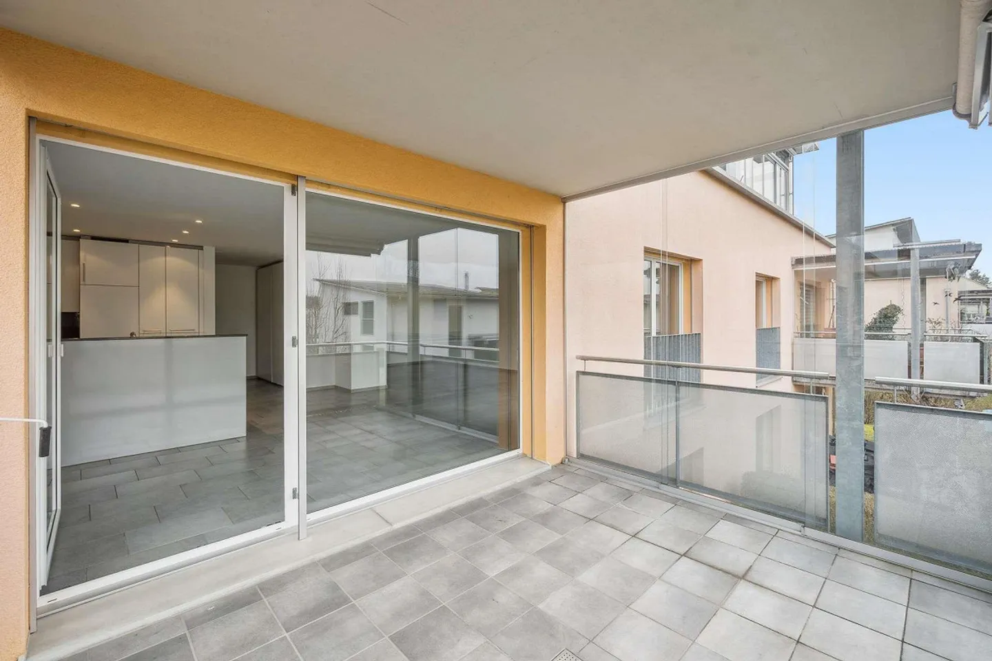 Appartement spacieux et lumineux de 2,5 pièces dans le calme de Dachsen... - Photo 7 sur 10