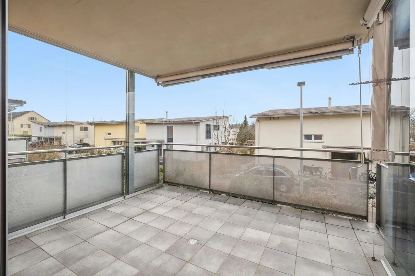 Appartement spacieux et lumineux de 2,5 pièces dans le calme de Dachsen... - Photo 8 sur 10