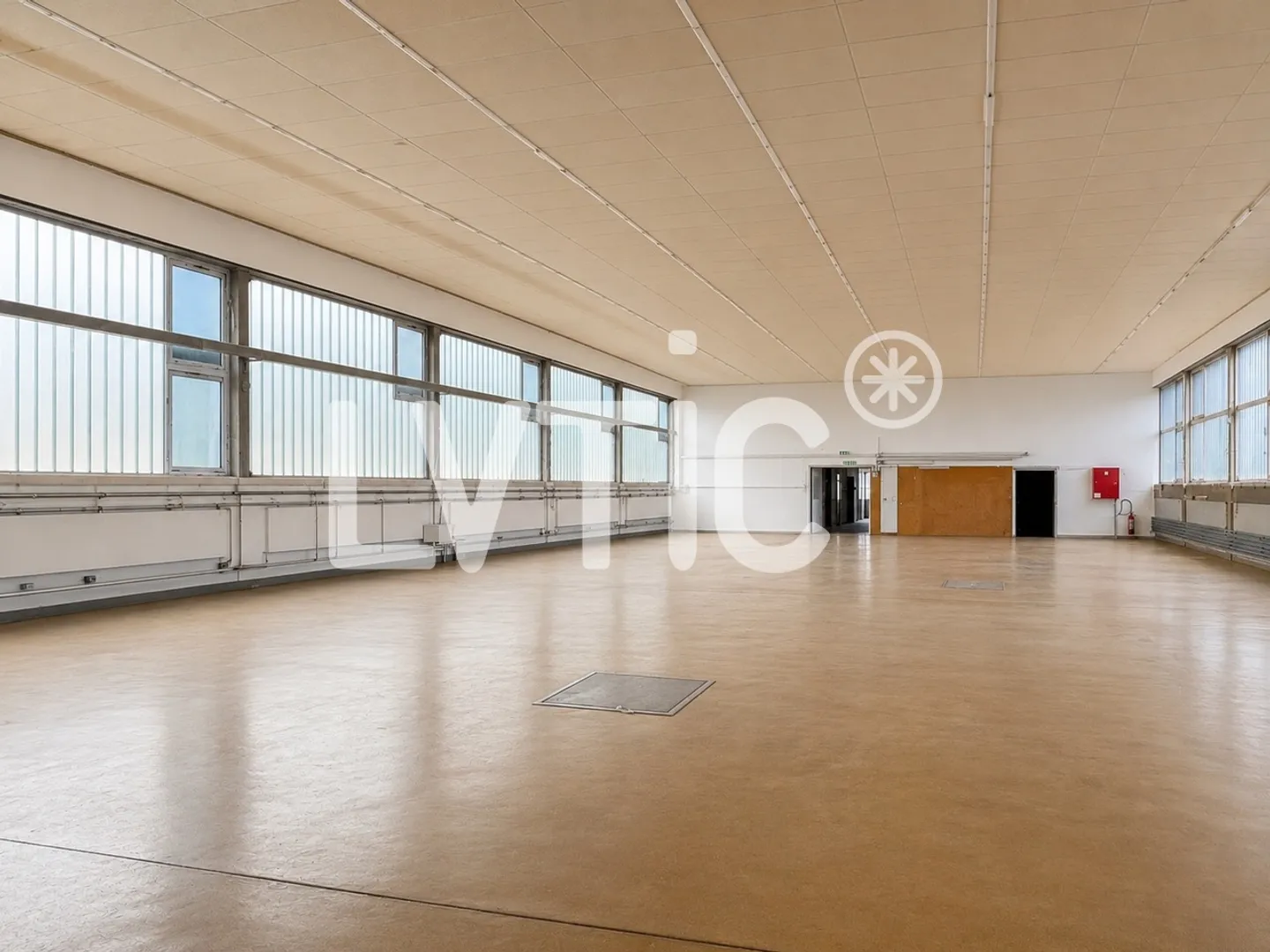 Capannone, deposito di 1240 m2 in affitto a Saint-Sulpice - Foto 3 di 7