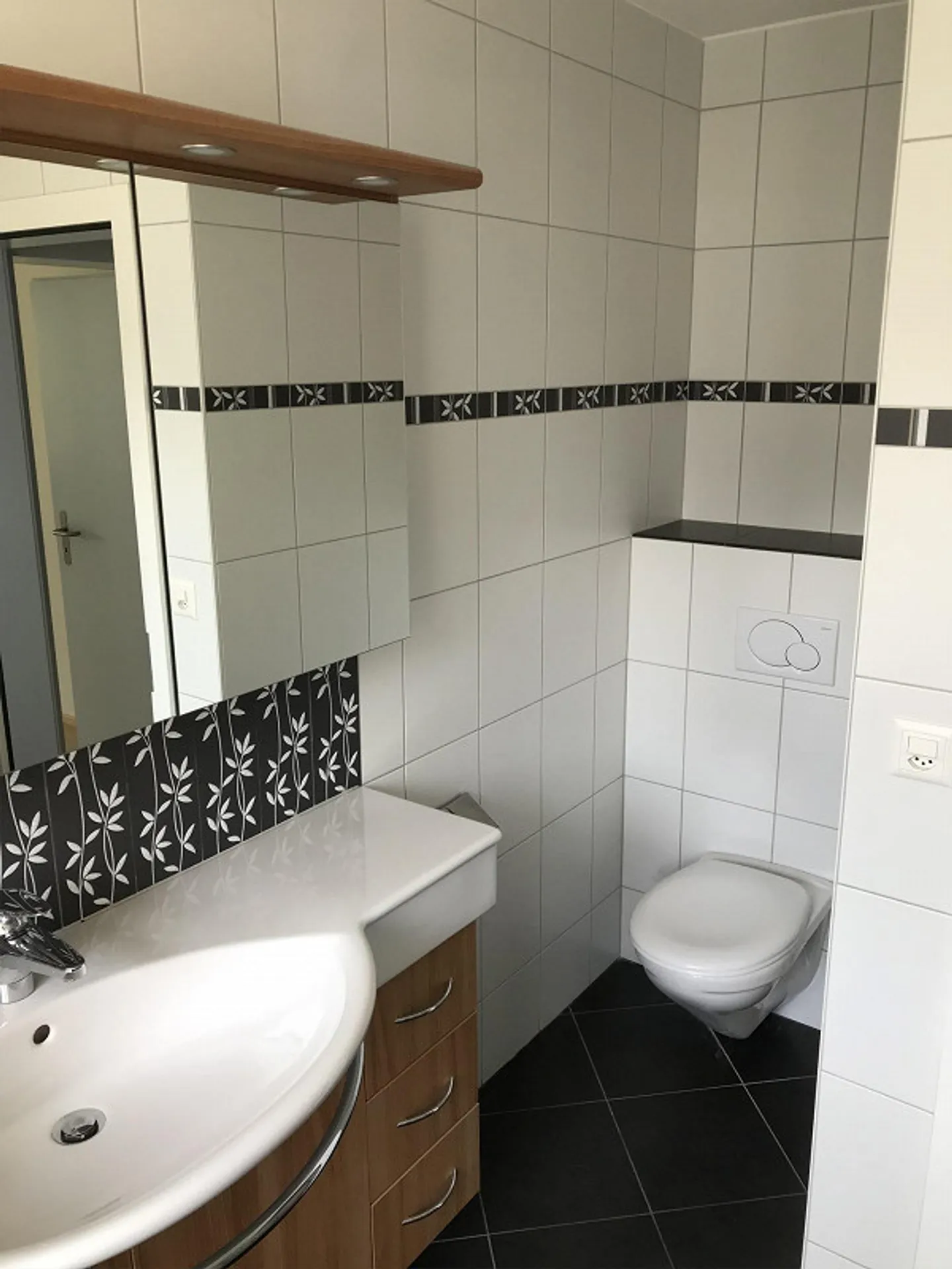 Large 5.5-room apartment for rent - Photo 8 of 16