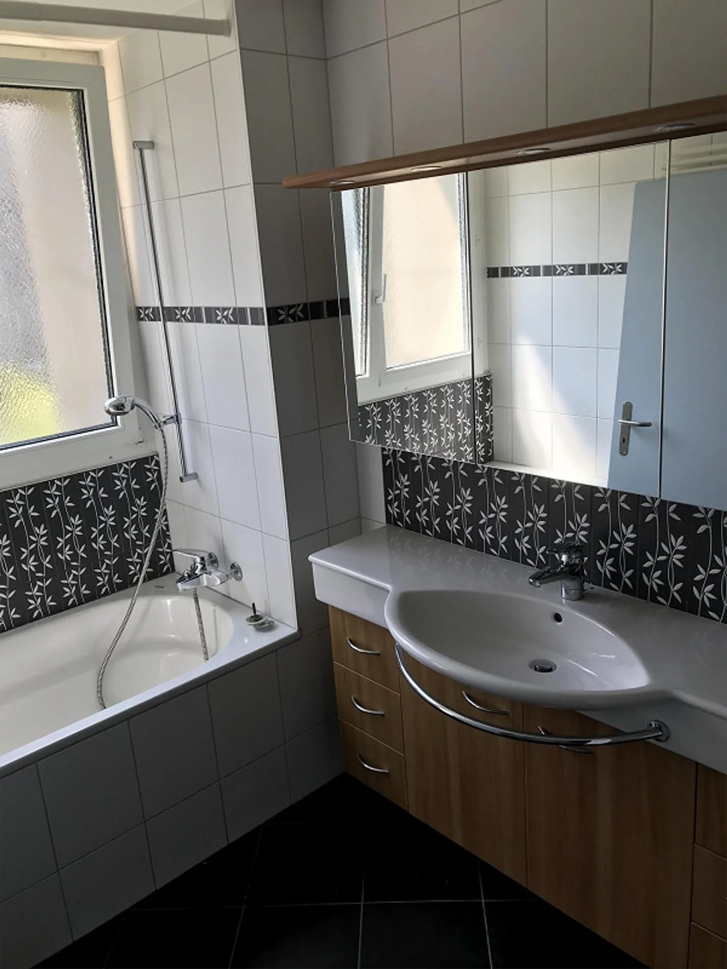 Large 5.5-room apartment for rent - Photo 7 of 16