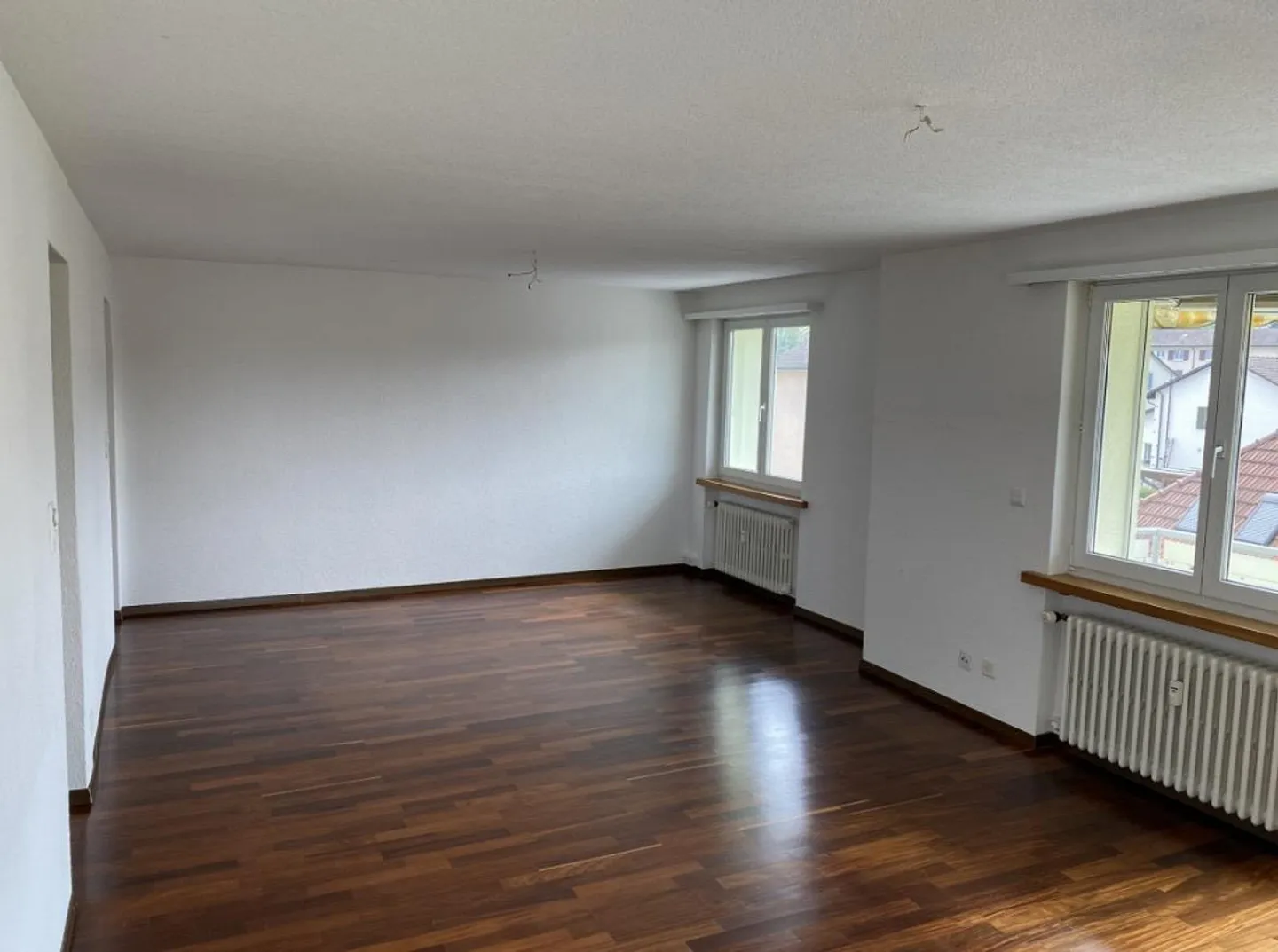 Appartamento affascinante di 4,5 stanze in un quartiere residenziale ben tenuto in affitto - Foto 2 di 8