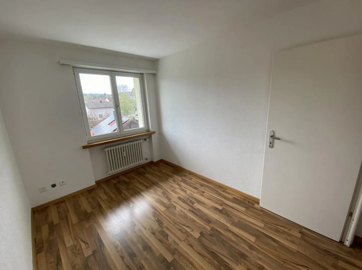 Appartamento affascinante di 4,5 stanze in un quartiere residenziale ben tenuto in affitto - Foto 3 di 8