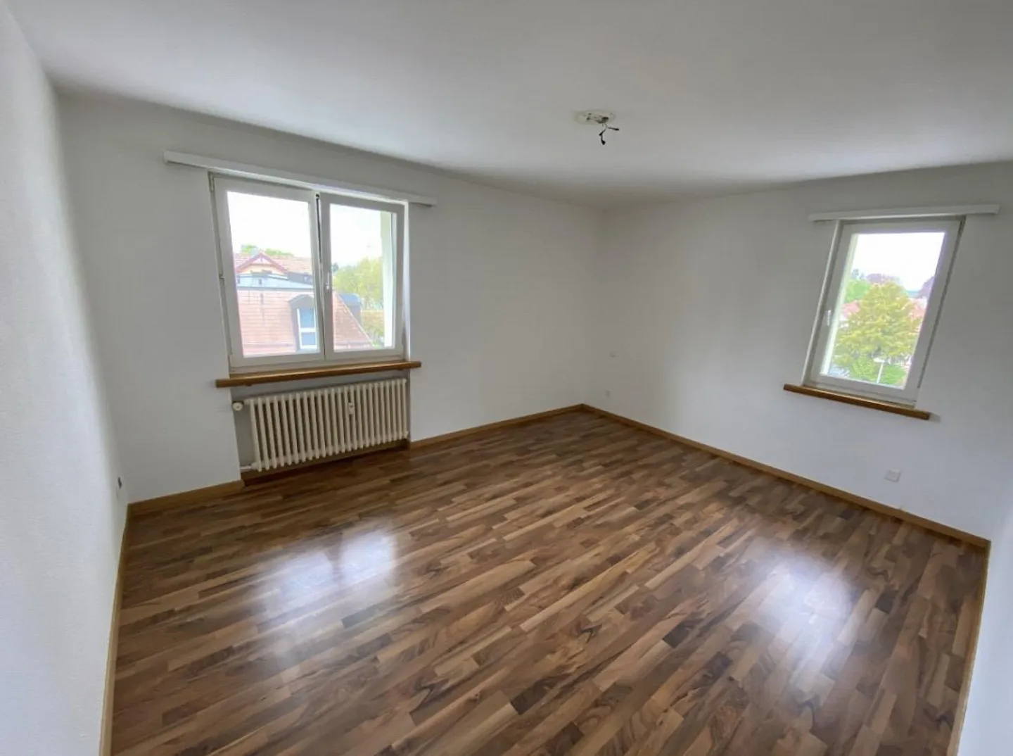 Appartamento affascinante di 4,5 stanze in un quartiere residenziale ben tenuto in affitto - Foto 4 di 8