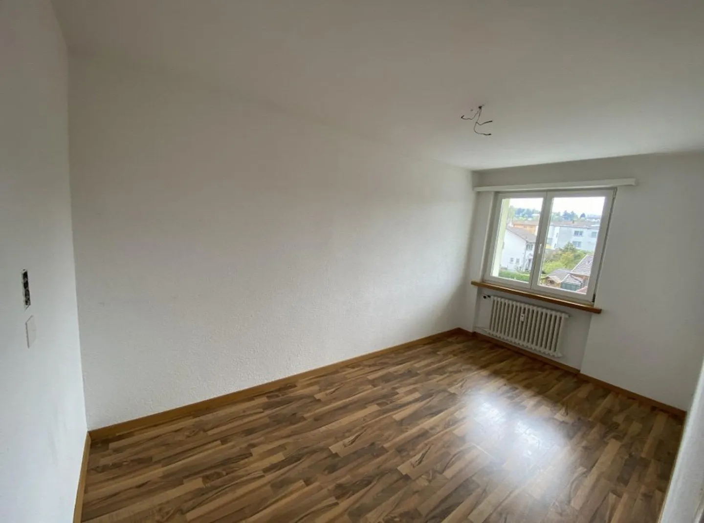 Appartamento affascinante di 4,5 stanze in un quartiere residenziale ben tenuto in affitto - Foto 6 di 8