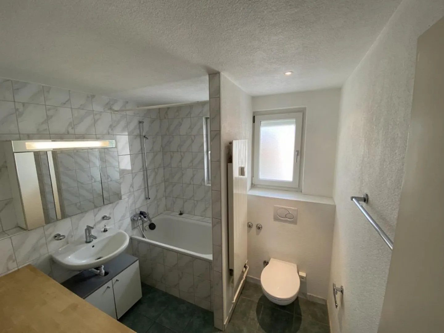 Appartamento affascinante di 4,5 stanze in un quartiere residenziale ben tenuto in affitto - Foto 8 di 8