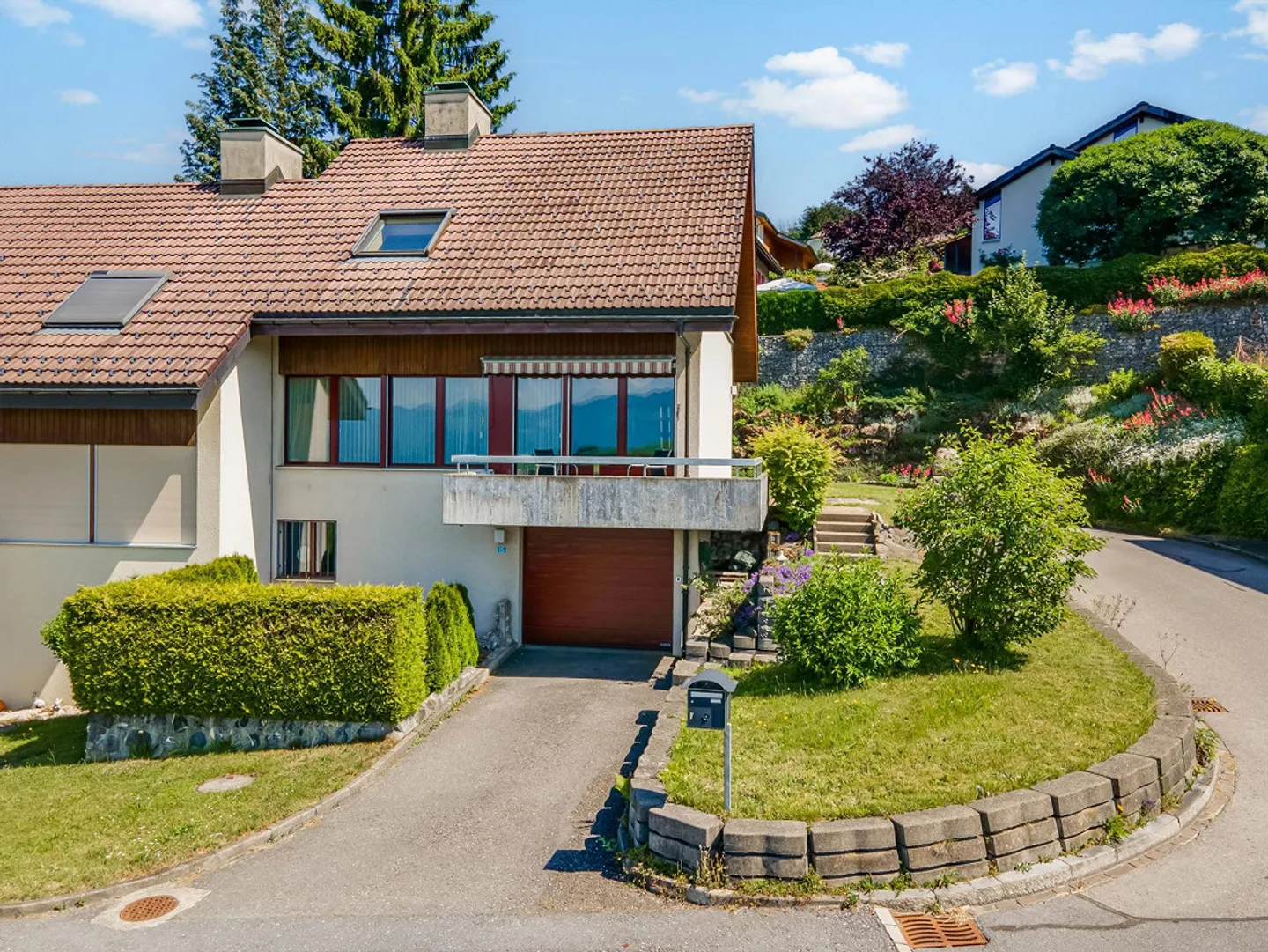 Charmantes Doppelhaus - Foto 1 von 10