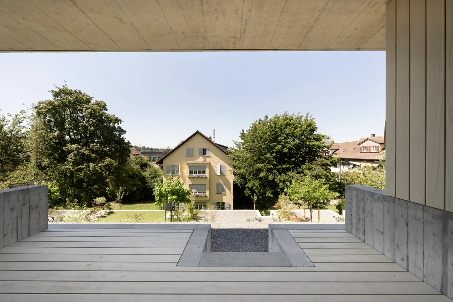 Luxurious Family Home with Terrace - Photo 14 of 17