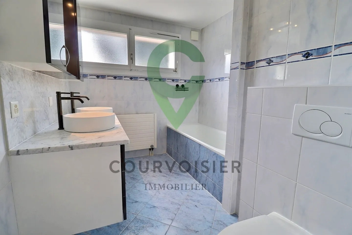 Maison familiale rénovée avec jardin & piscine - Photo 9 sur 14