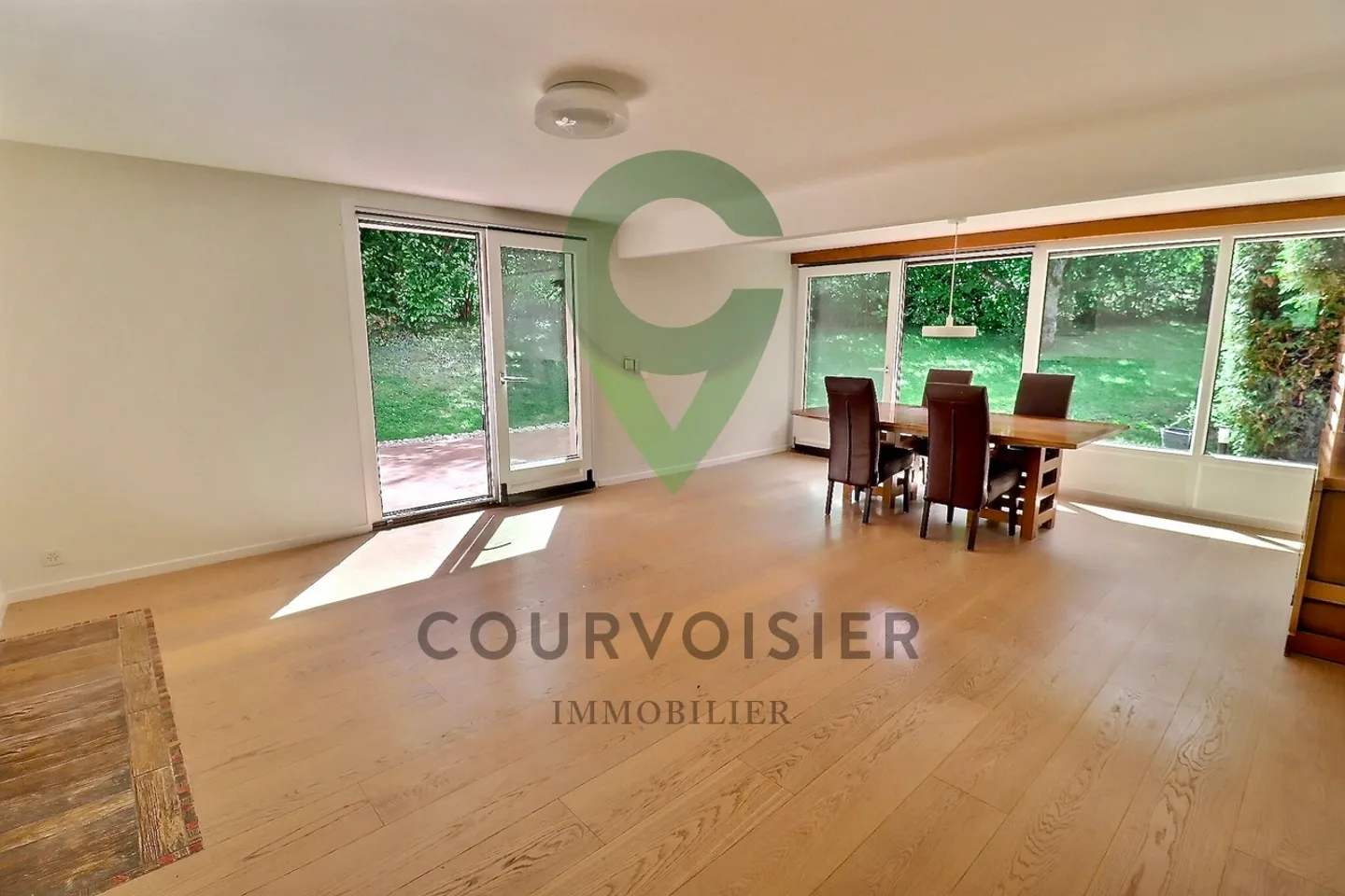 Maison familiale rénovée avec jardin & piscine - Photo 5 sur 14