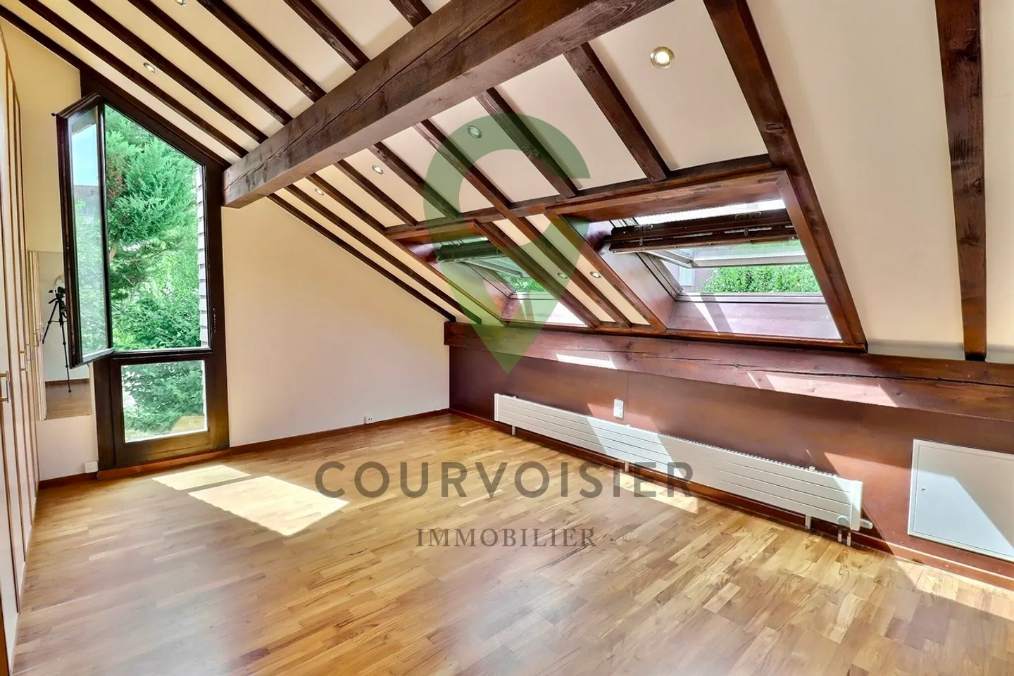 Maison familiale rénovée avec jardin & piscine - Photo 10 sur 14