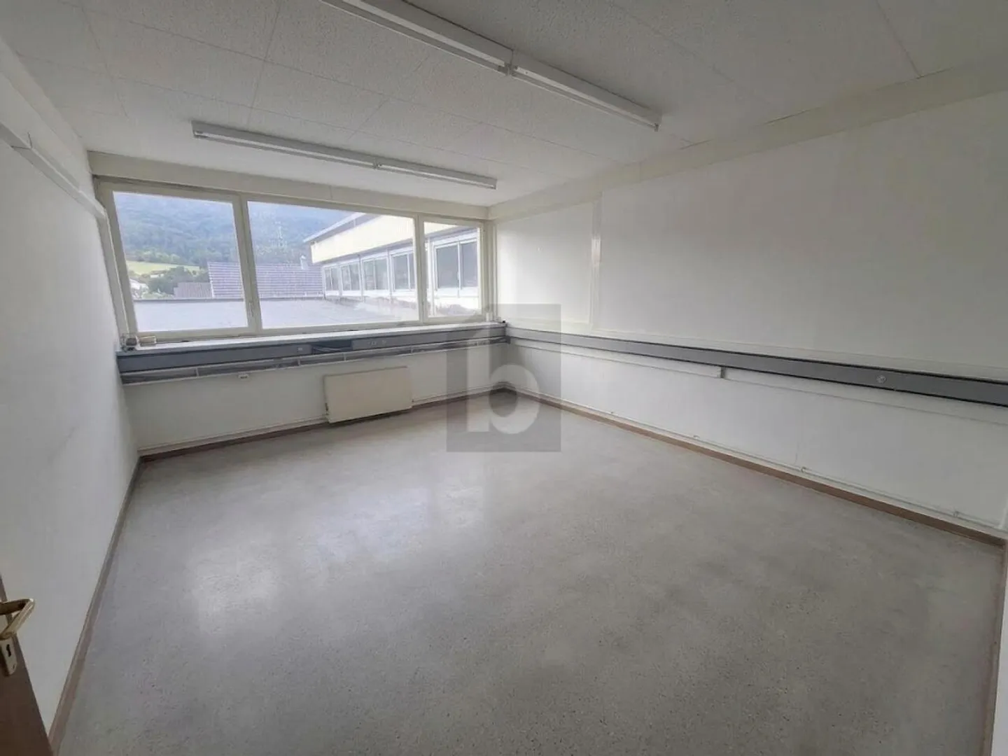 Espace de bureau spacieux à Bassecourt - Photo 3 sur 6