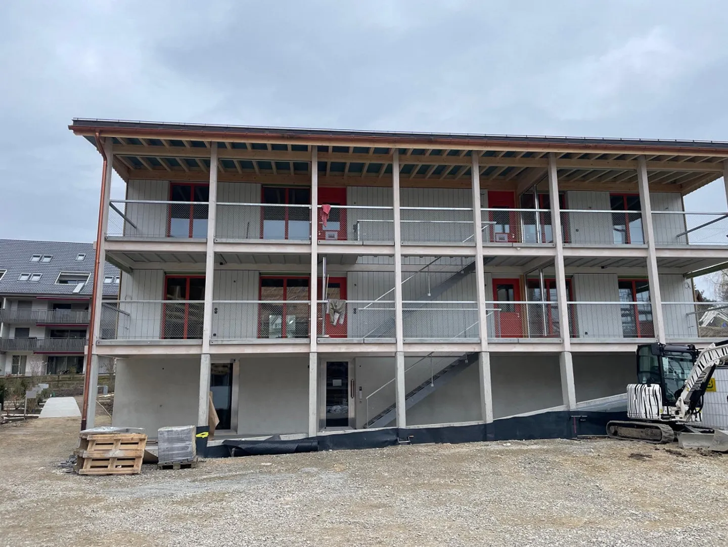 Modern 3.5-room apartment with high ceilings and elevator access - Photo 13 of 13