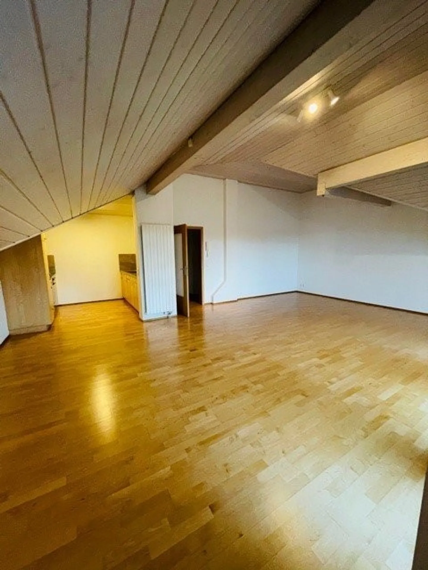 Bellissimo appartamento mansardato di 2,5 locali vicino al centro del villaggio! - Foto 3 di 12