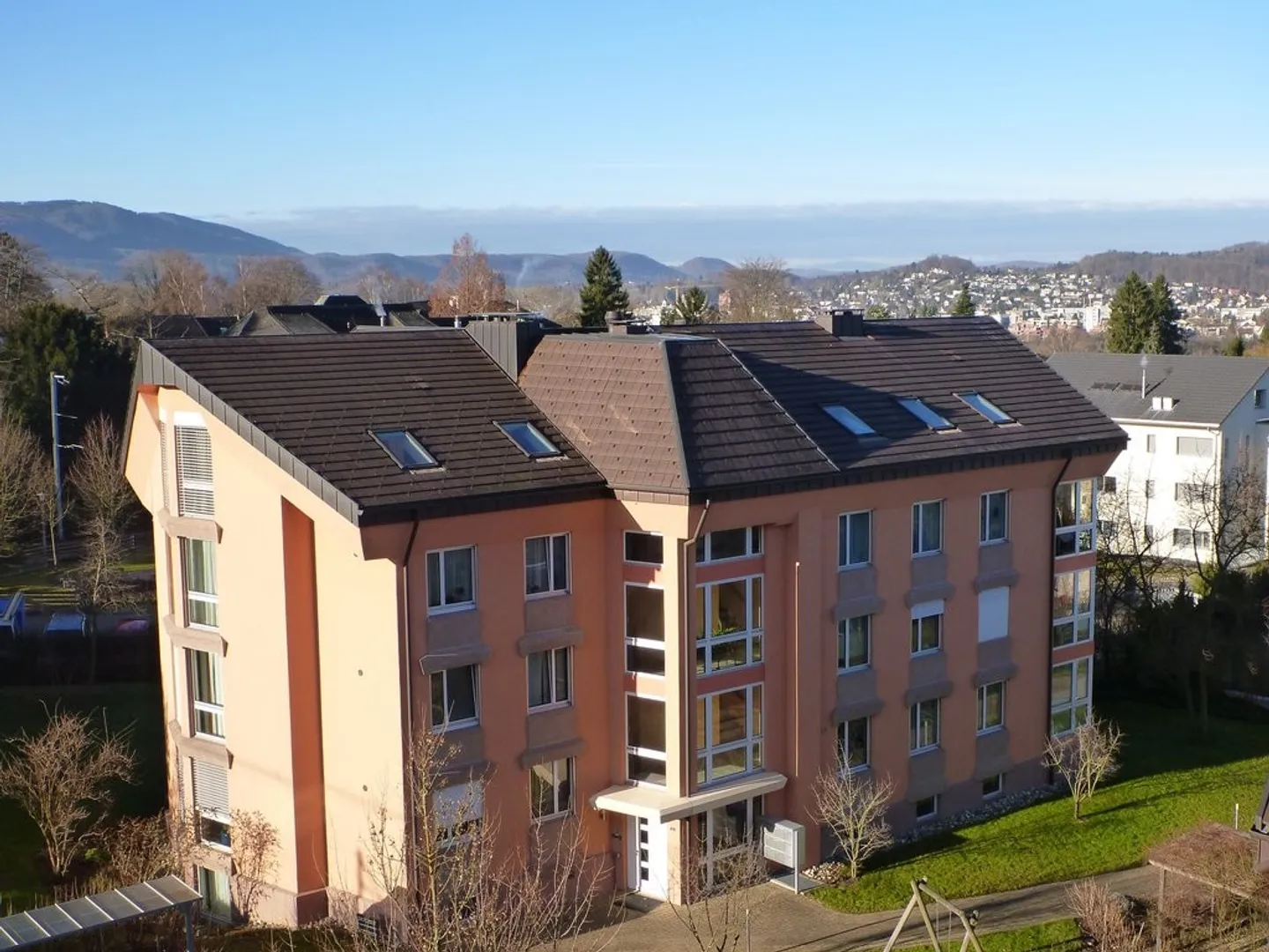 Bellissimo appartamento mansardato di 2,5 locali vicino al centro del villaggio! - Foto 2 di 12