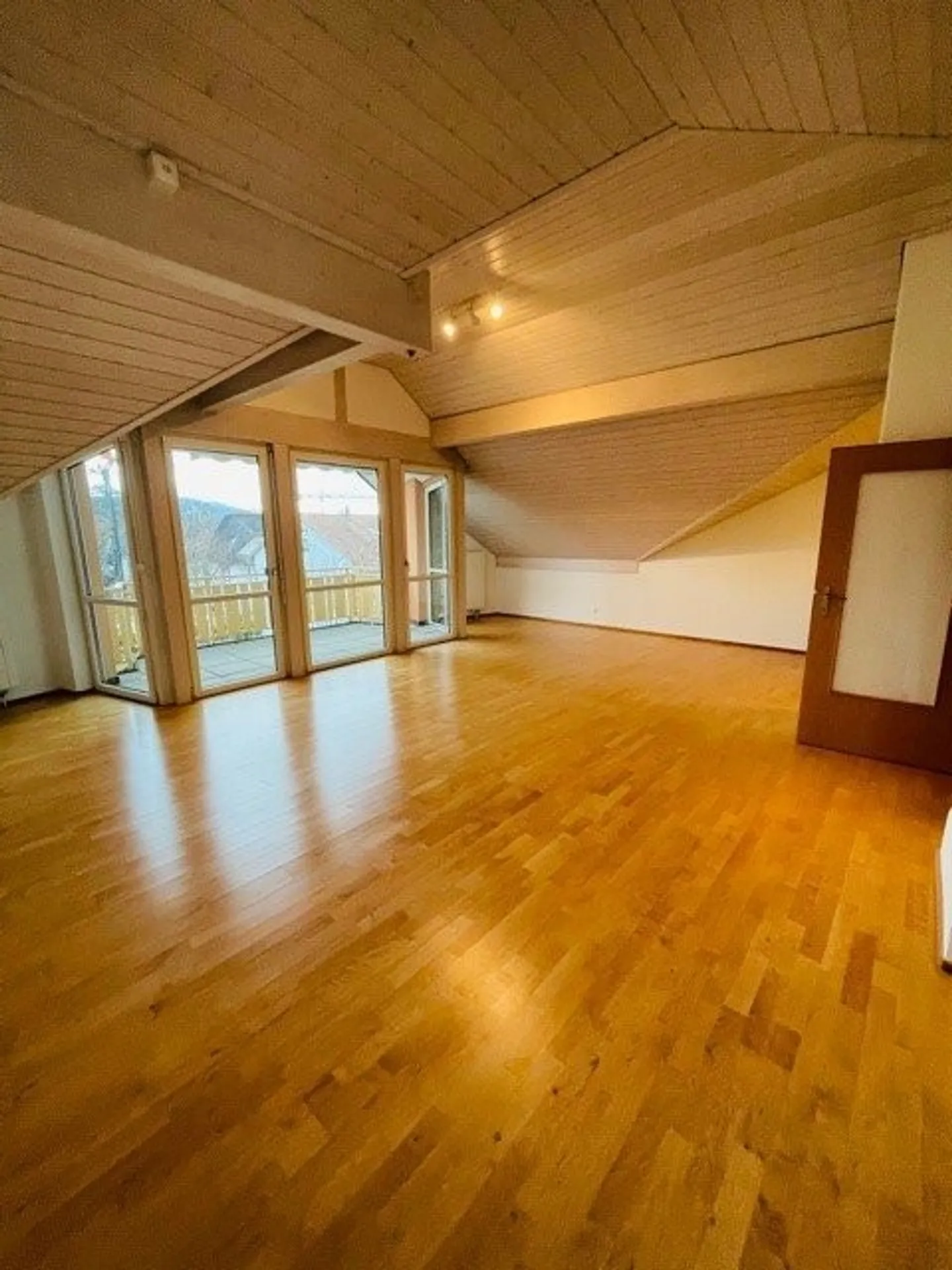 Bellissimo appartamento mansardato di 2,5 locali vicino al centro del villaggio! - Foto 9 di 12