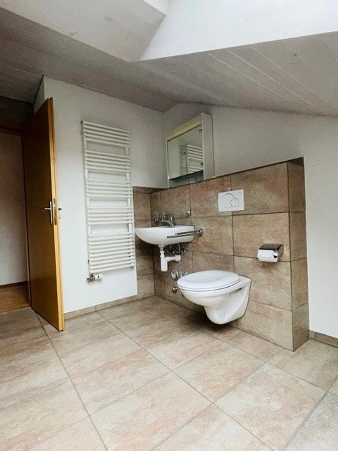 Bellissimo appartamento mansardato di 2,5 locali vicino al centro del villaggio! - Foto 6 di 12