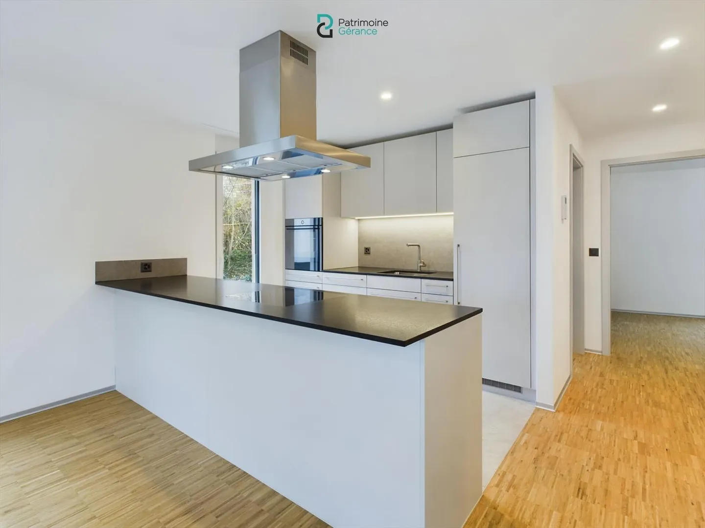 Neue 3.5-Zimmer-Wohnung mit großem Balkon - Foto 3 von 11