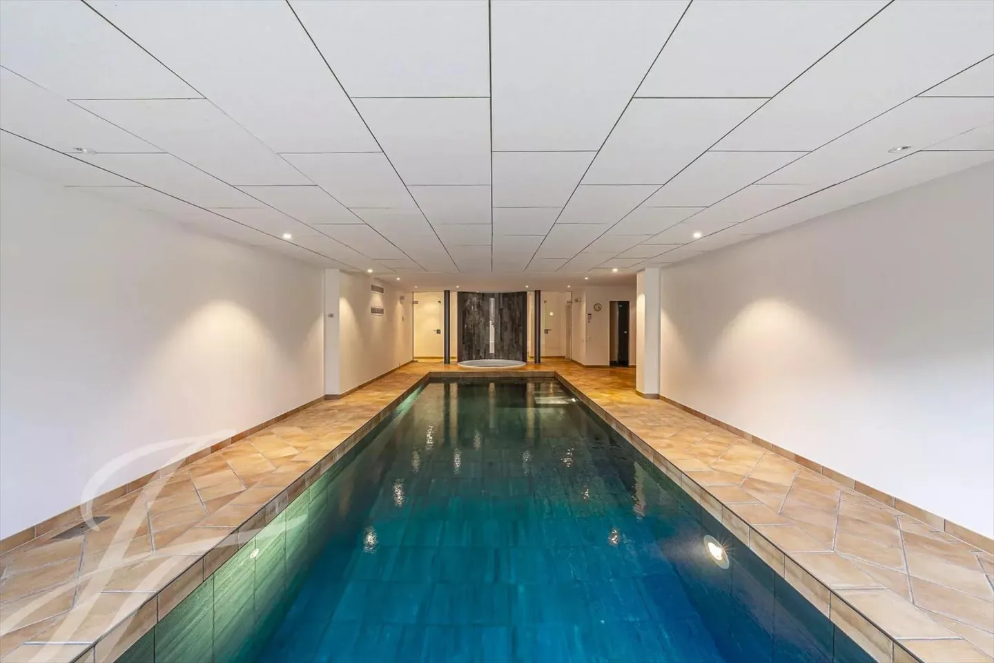 Magnificent property with indoor pool! - Photo 7 of 10