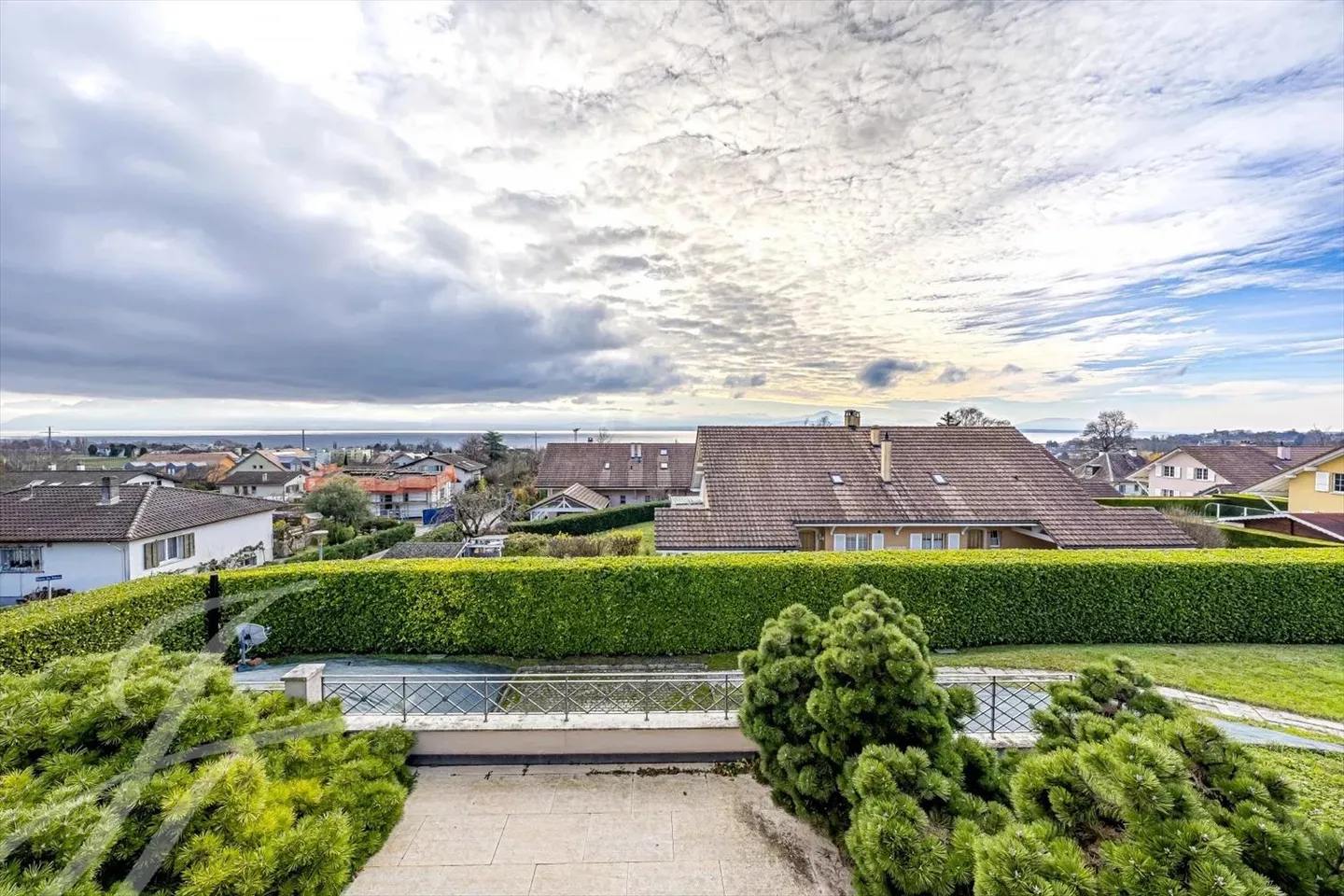 Magnificent property with indoor pool! - Photo 10 of 10