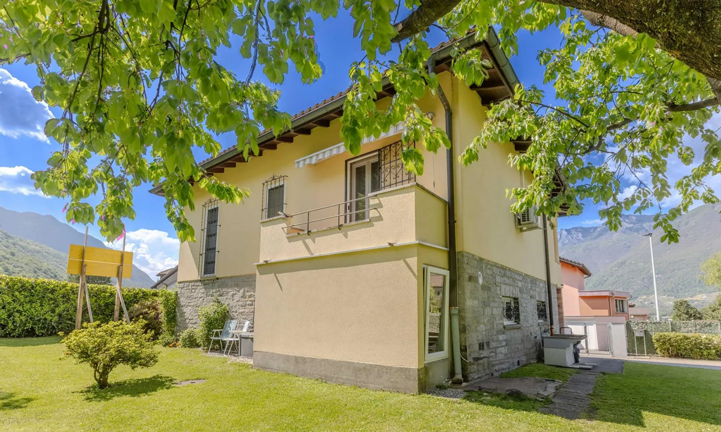 Komfortables Haus 4.5 Zimmer renoviert in Cadenazzo - Foto 2 von 9