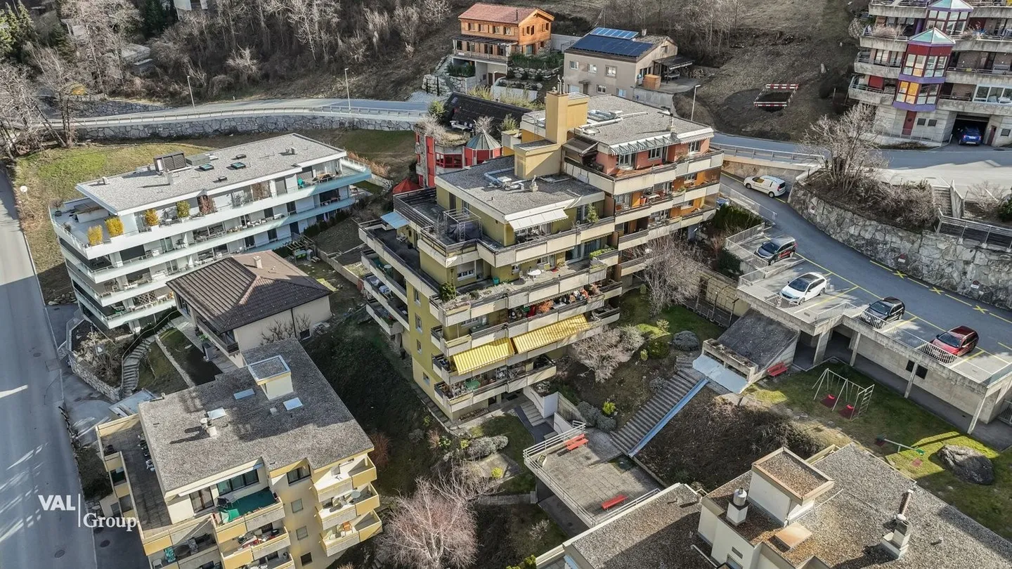 Appartement attrayant dans un emplacement élevé privilégié - Photo 3 sur 13