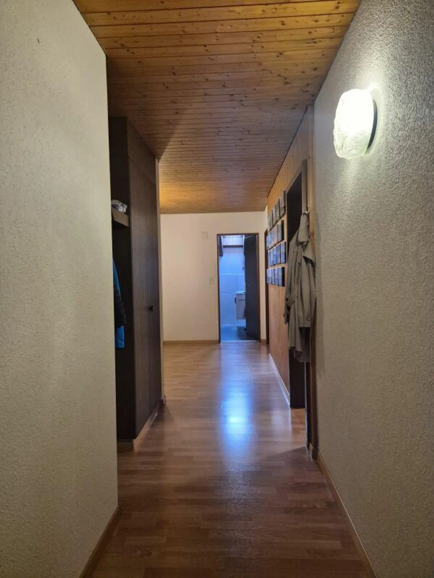 Appartement en attique 4 1/2 pièces bien situé - Photo 6 sur 12