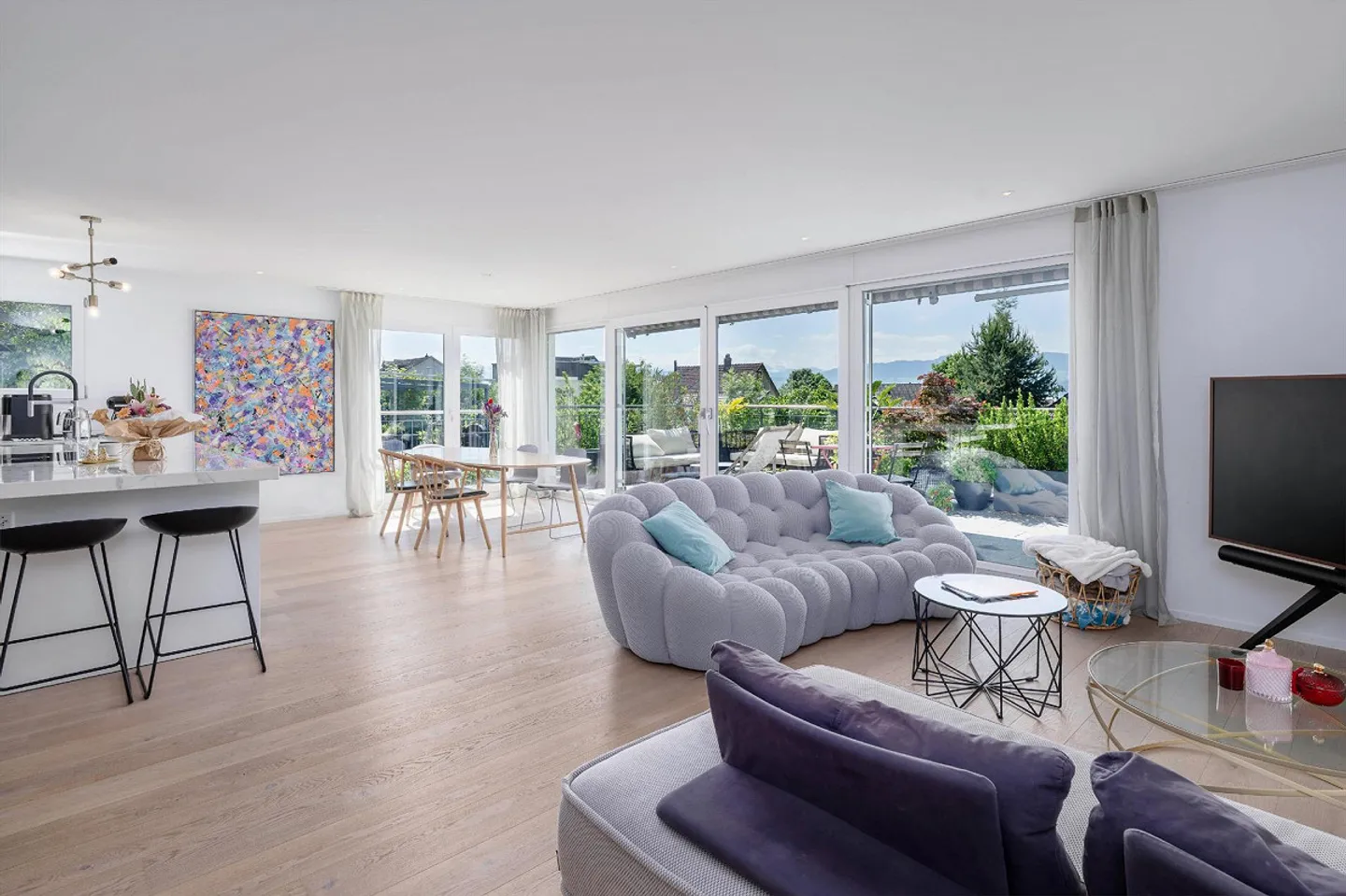 Appartement spacieux avec terrasse, style et confort - Photo 1 sur 10