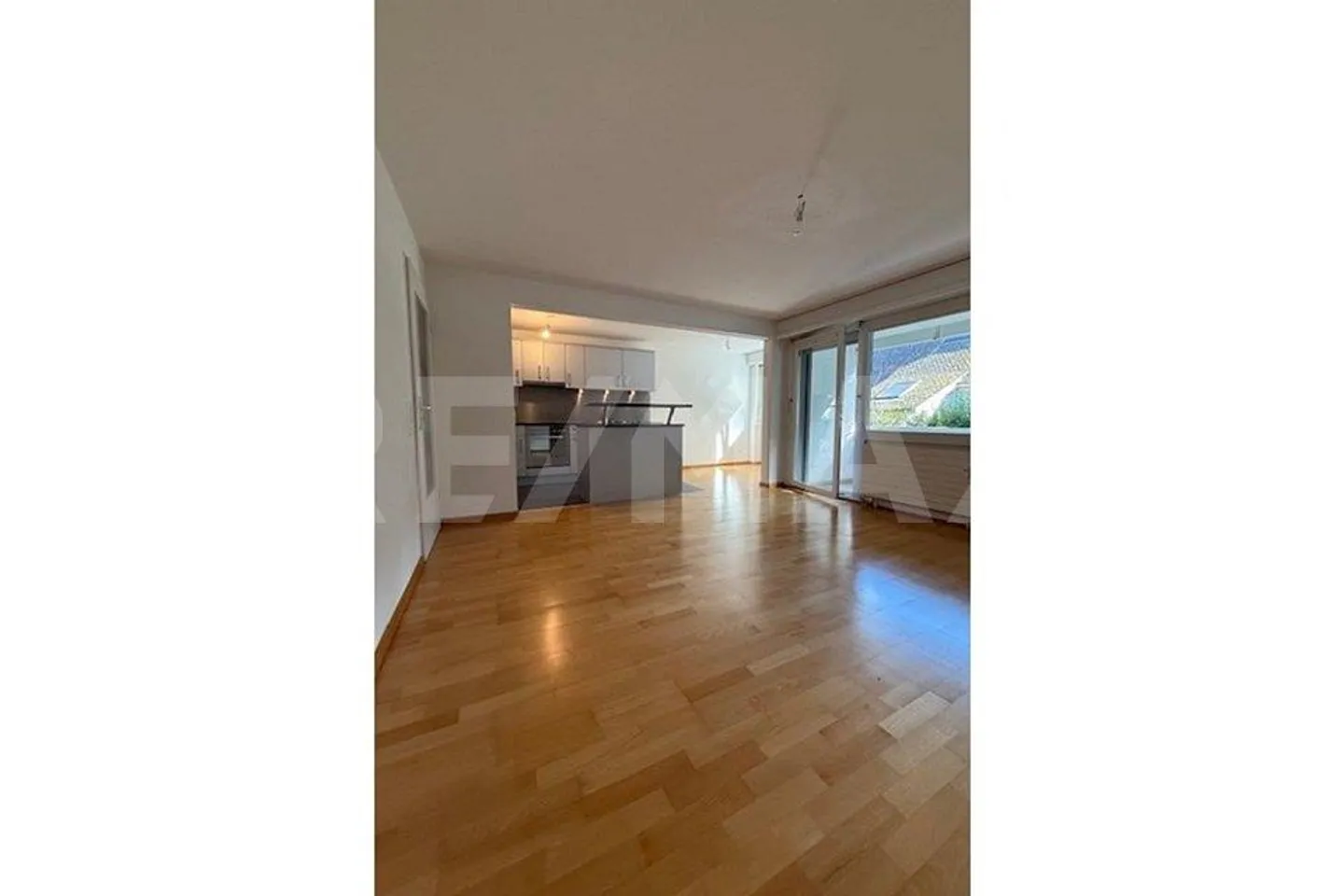 3.5 Room Apartment - Photo 2 of 11