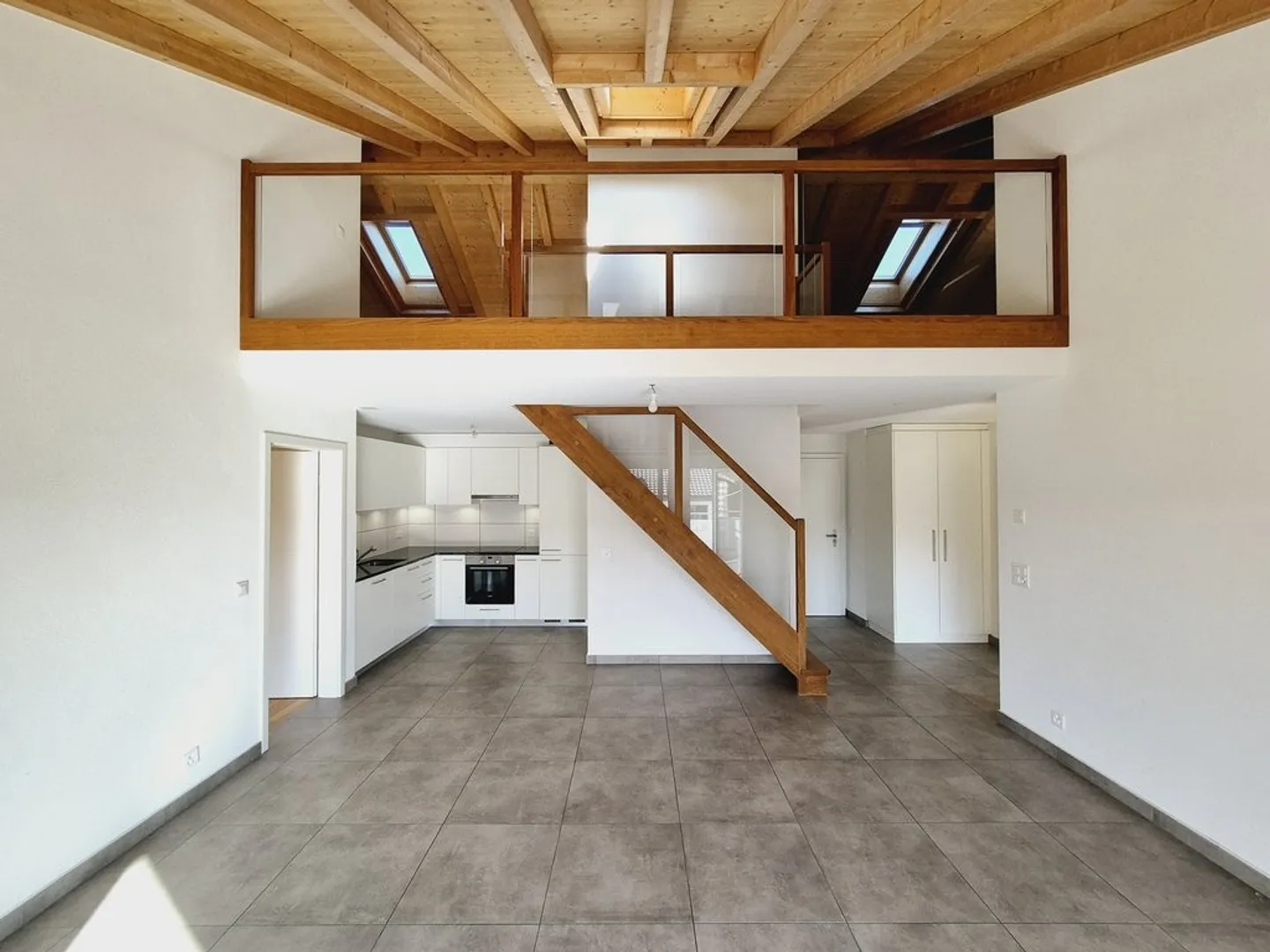 FARVAGNY - Appartement mansardé de 3,5 pièces au 2ème étage - Photo 3 sur 12