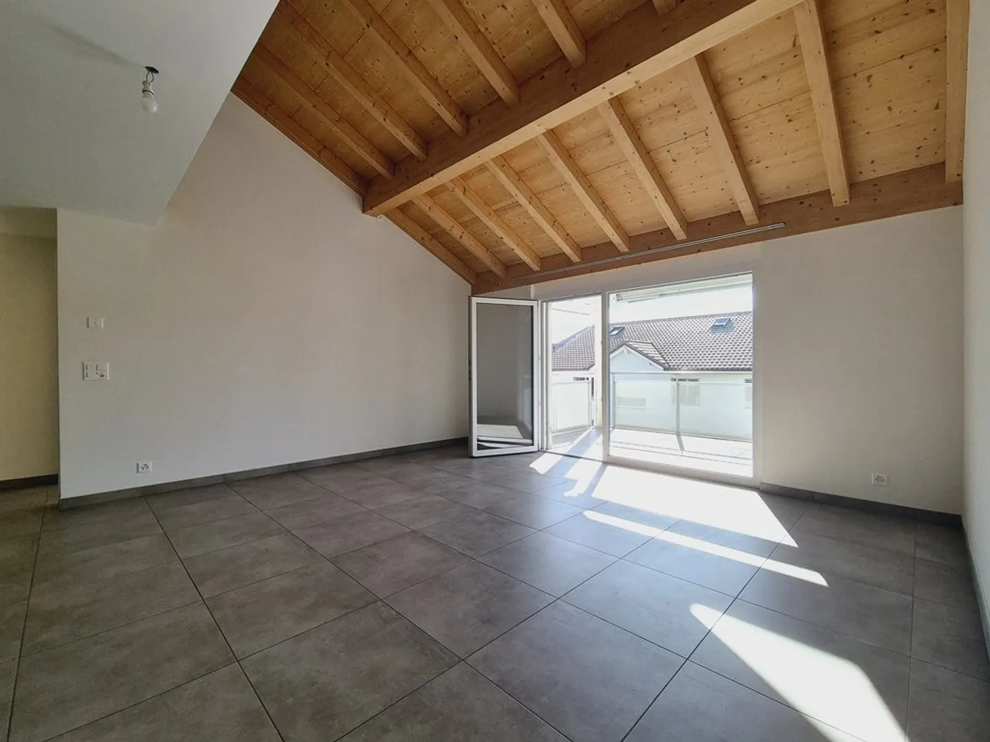 FARVAGNY - Appartement mansardé de 3,5 pièces au 2ème étage - Photo 4 sur 12