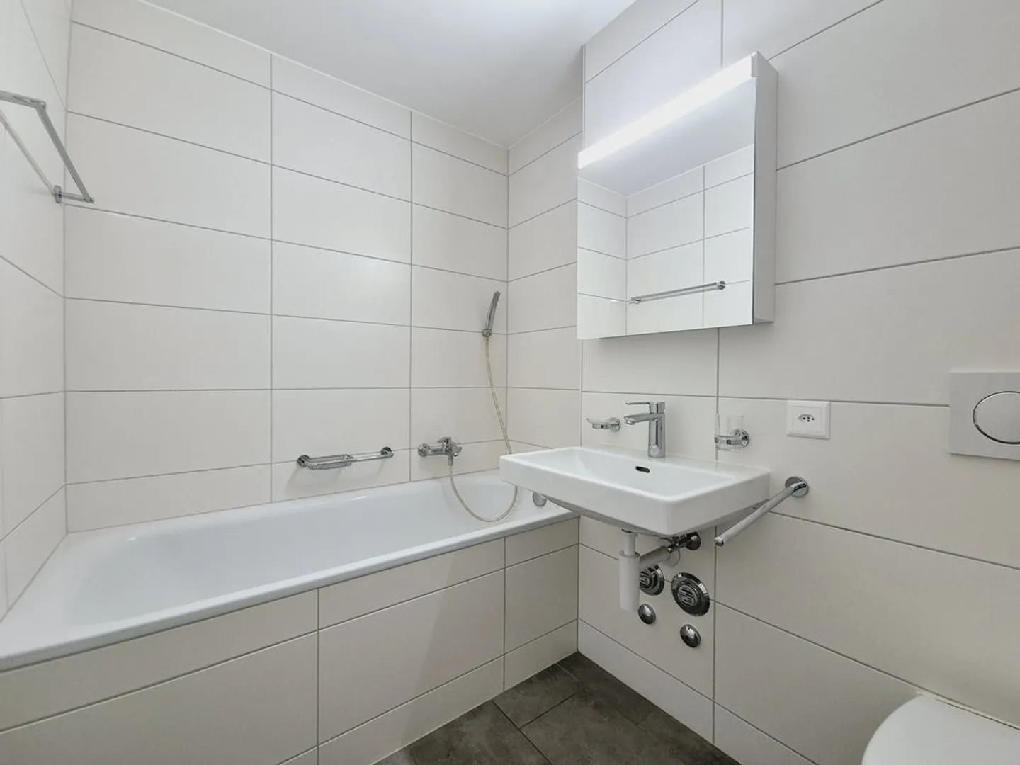 FARVAGNY - Appartement mansardé de 3,5 pièces au 2ème étage - Photo 11 sur 12
