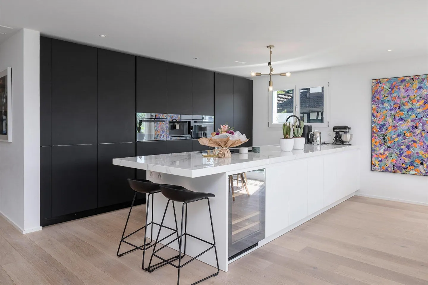 Appartement spacieux avec terrasse, style et confort - Photo 3 sur 10