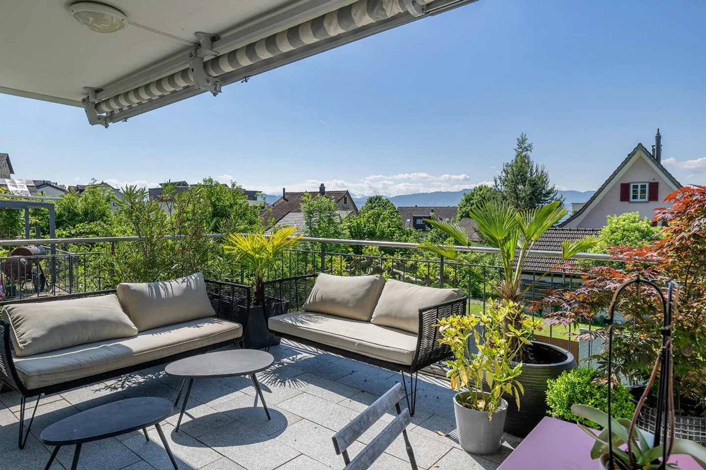 Appartement spacieux avec terrasse, style et confort - Photo 4 sur 10