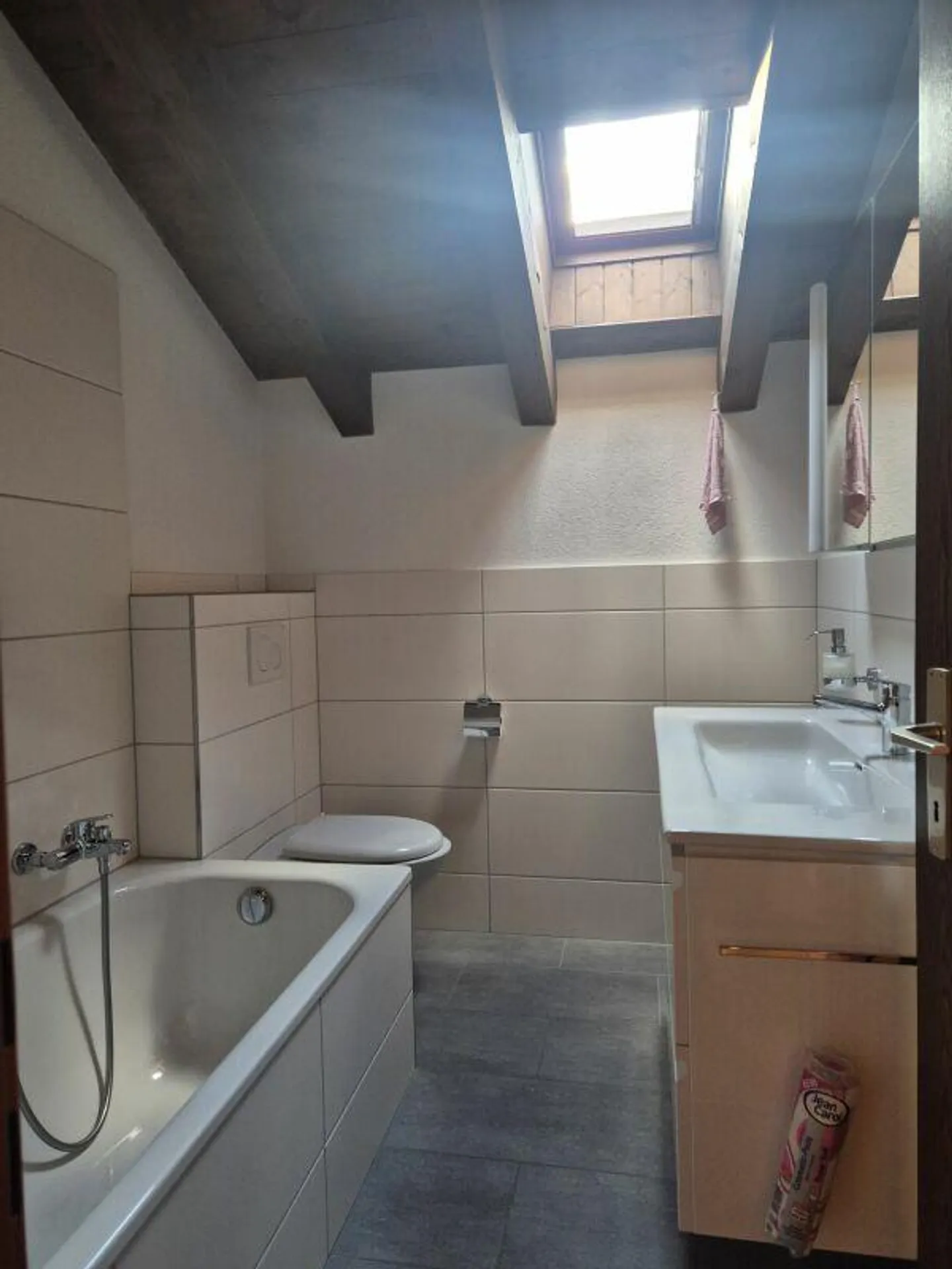 Appartement en attique 4 1/2 pièces bien situé - Photo 11 sur 12