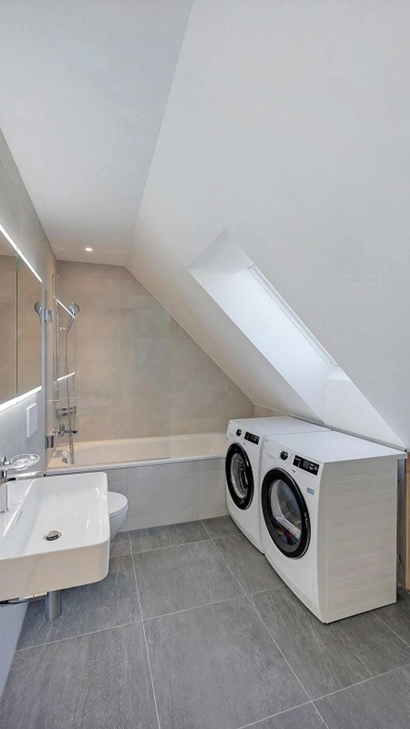 Exclusive New Construction Penthouse with Private Rooftop Terrace and Panoramic View - Photo 11 of 13