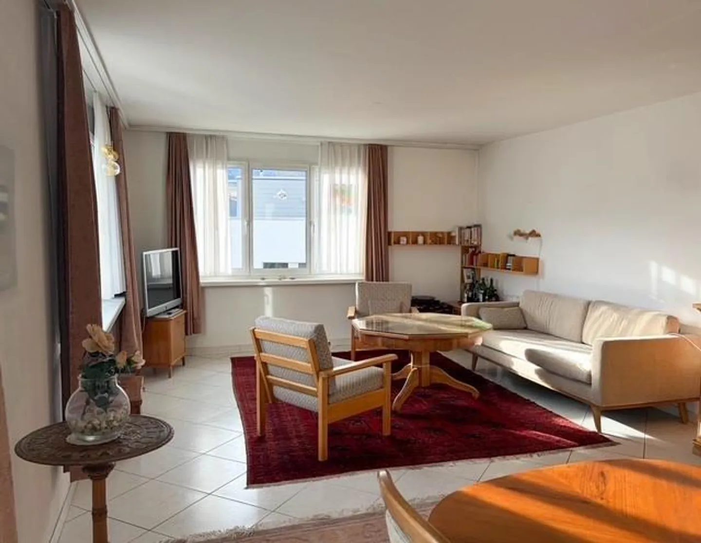 Appartamento 4,5 locali incluso 1 posto auto in garage da vendere! - Foto 2 di 17