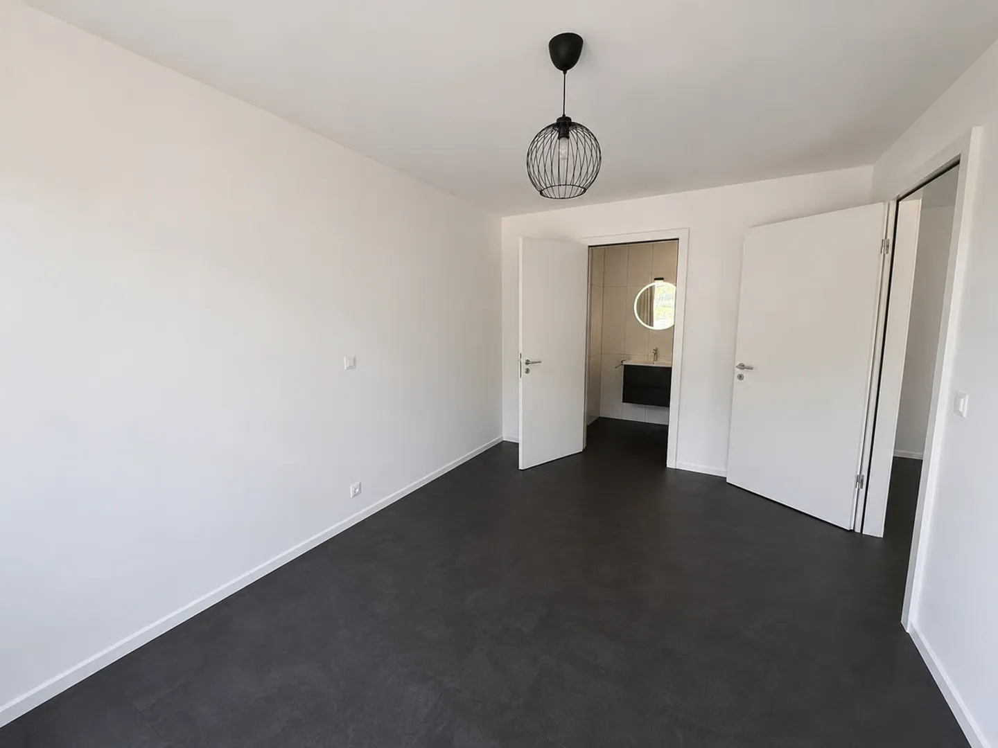 Büros / modernes Kabinett mit 3.5 Zimmern im 4. Stock - Foto 2 di 9