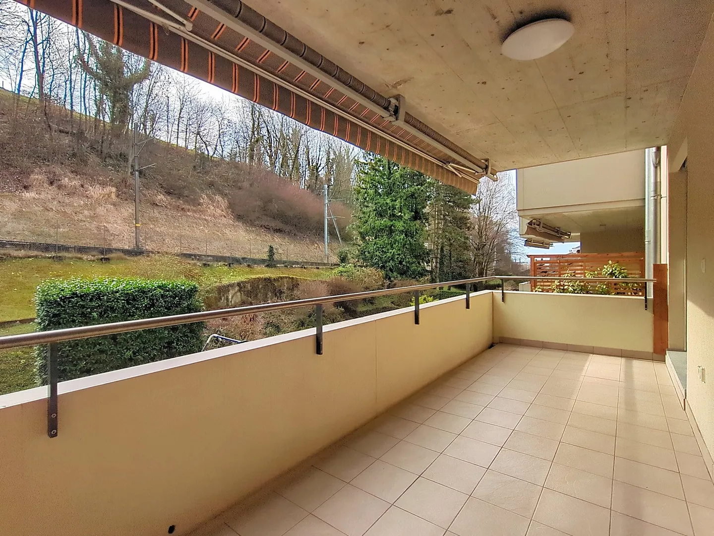 Gelegenheit! 4.5-Zimmer-Wohnung mit großem Balkon im Herzen von Vevey - Foto 2 di 10