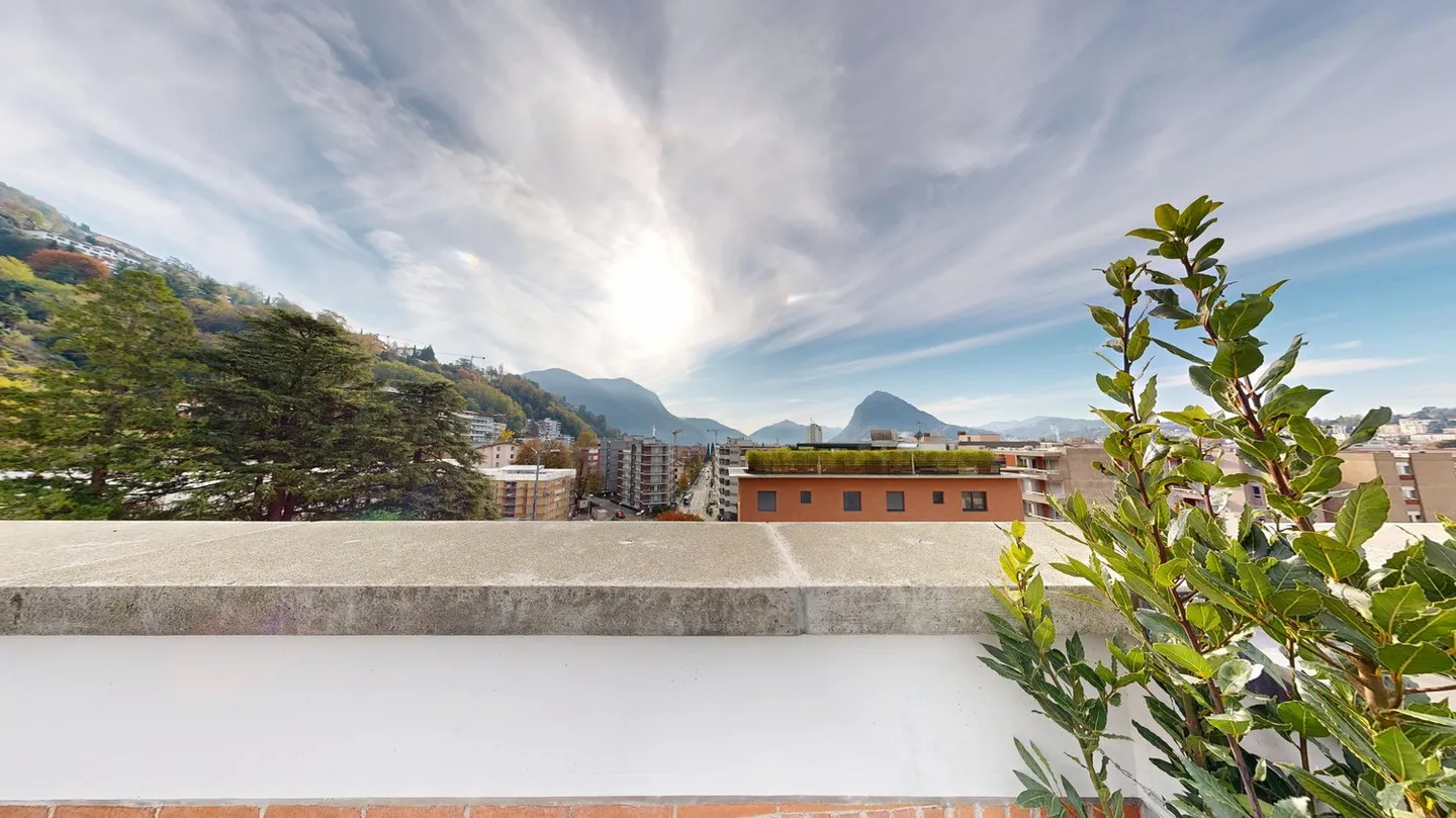 Duplex all'ultimo piano con terrazza vista lago - Foto 2 di 10