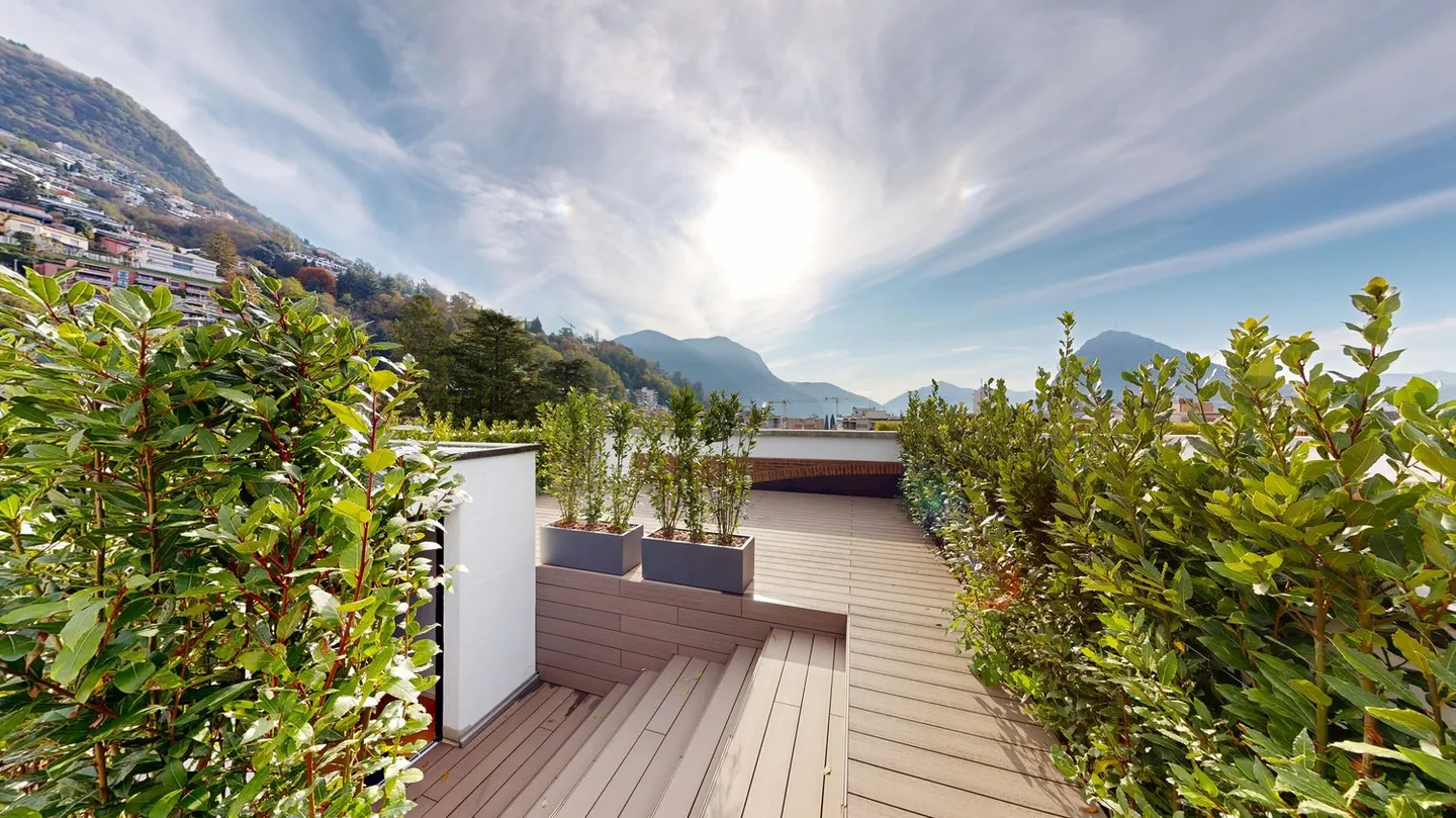 Duplex all'ultimo piano con terrazza vista lago - Foto 9 di 10